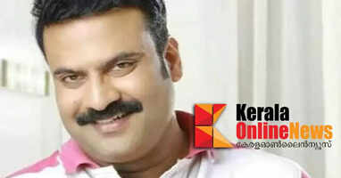 &lsquo;പിച്ചക്കാരോടും സെക്&zwnj;സ്&zwnj;വര്&zwj;ക്കേഴ്&zwnj;സിനോട് തര്&zwj;ക്കിക്കാന്&zwj; നിക്കരുത്&rsquo;; ടിനി ടോമിന്റെ പരാമര്&zwj;ശത്തിനെതിരെ സോഷ്യല്&zwj; മീഡിയയില്&zwj; രൂക്ഷ വിമര്&zwj;ശനം