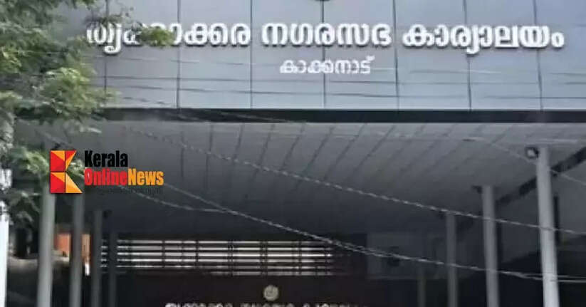 തൃക്കാക്കര നഗരസഭയില്&zwj; സംഘര്&zwj;ഷം; ഭരണ-പ്രതിപക്ഷ അംഗങ്ങള്&zwj; തമ്മിലടിച്ചു