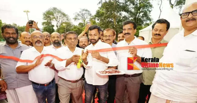 Flower season is here in Kalpetta: A colorful start to the Wayanad Flower Show on the Bypass Road