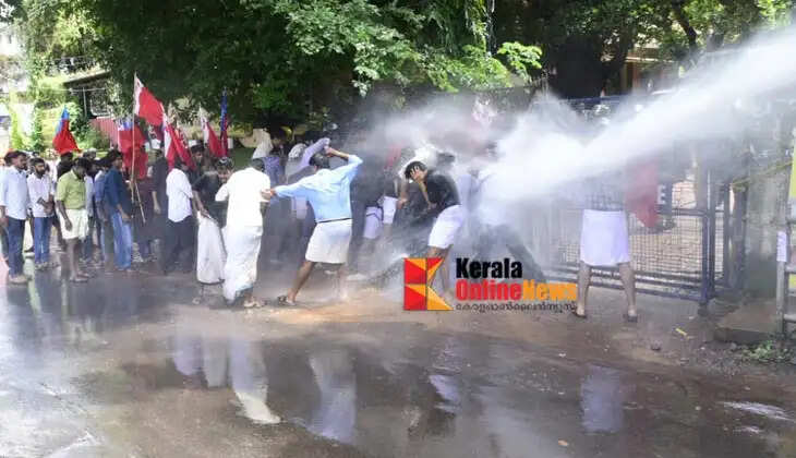 Water cannon used against AIYF's DDE office march against PMShri project