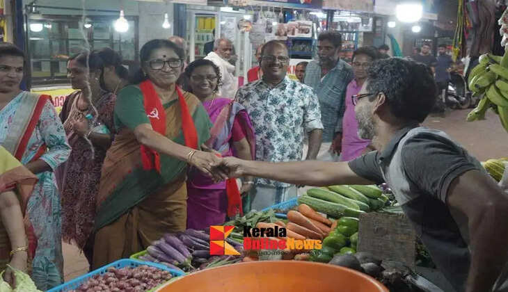 LDF candidate PK Shyamala Teacher arrived at the market in Taliparamba which was the commercial center of the entire hilly region to seek votes