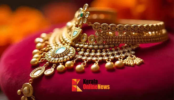 Gold prices fall again; one gold piece costs Rs 114,520