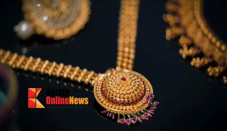 Gold prices fall again; one gold piece costs Rs 1,11,720