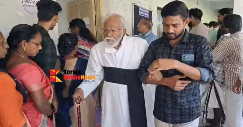100-year-old Father Abraham Maret casts his vote in Thiruvalla