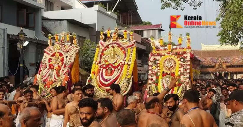 Painkuni Aarattu at Padmanabhaswamy Temple 