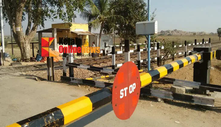 Palakkad Railway Division takes strict action against those who cross the tracks with vehicles while the railway gate is closed