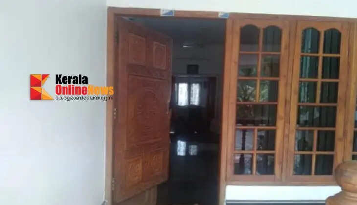 Complaint of burglary in a locked house in Koodu