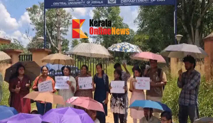 Students protest at the Kerala Central University campus in Pulikeezhu, Thiruvalla over lack of cleanliness and inadequate infrastructure on the forested campus