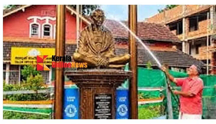 Gandhiji remains a vivid, undying memory in the heart; Narayanan Kutty cleans the Gandhi statue.