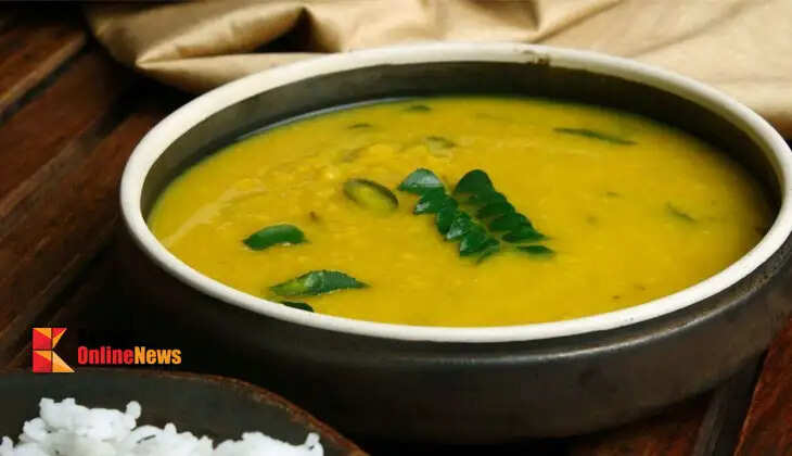 Aamti: A traditional curry combining sour, sweet, and spicy flavors.