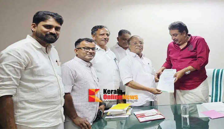 Monkey menace in Irikkur Panchayat President submits memorandum to Forest Minister seeking a solution