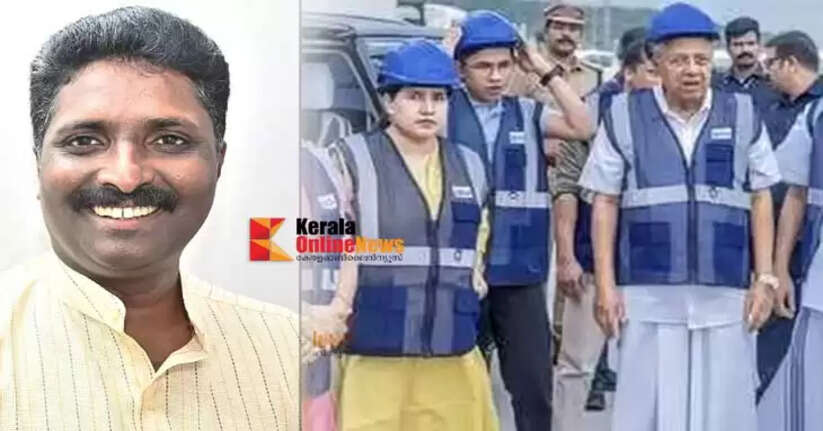 Bjp state president Rajeev Chandrasekhar ji was sitting on the dais of Vizhinjam