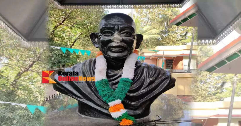 Violence against Gandhi statue in Ramanthali Payyannur nose smashed