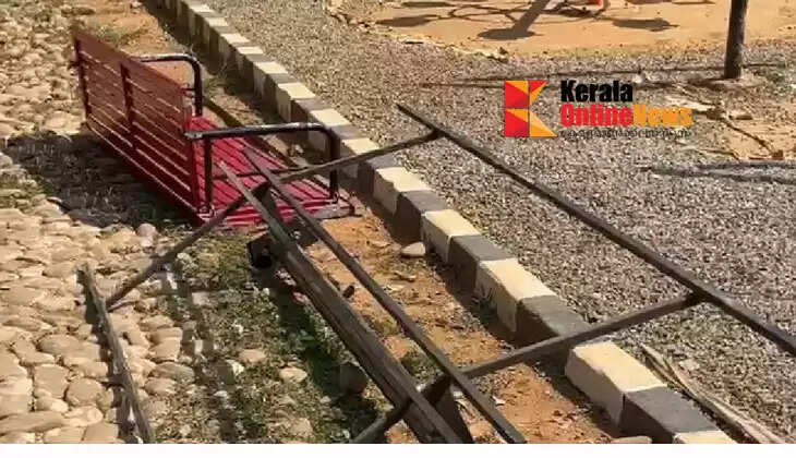 Swing in park breaks and falls; Kozhikode youth suffers head injury