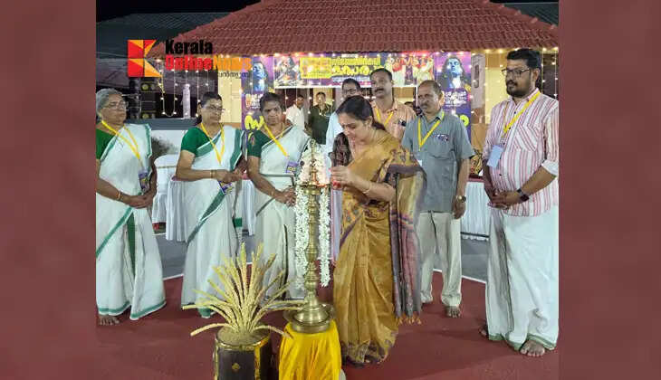 The district-level Thiruvathirakali competition has begun at the Eechur Kottam Shiva Temple in Kannur.
