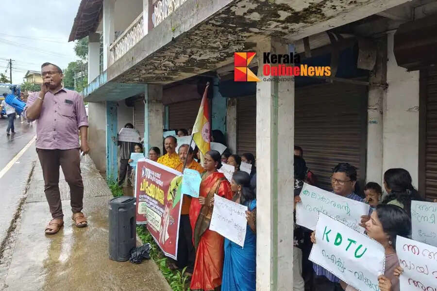 Free-dance-training-classes-are-jeopardizing-livelihoods-dance-teachers-protested-by-dancing-on-the-street.jpg