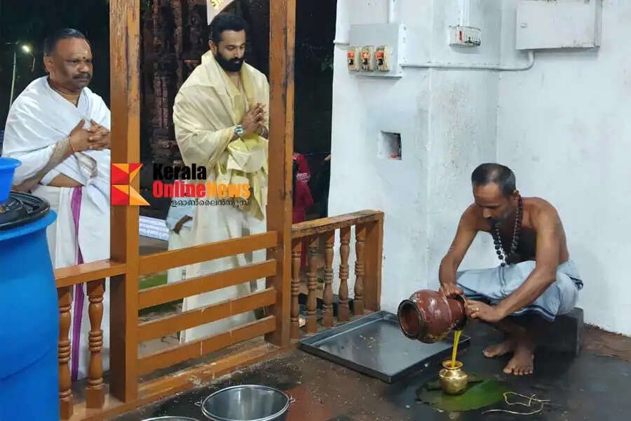 Actor Unni Mukundan visits Taliparamba Raja Rajeshwara Temple