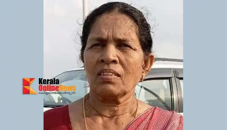 A housewife from Kurumathur, Kannur, who was undergoing treatment after being bitten by a snake at her home, has died.