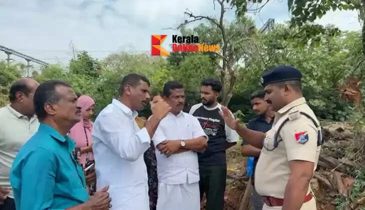 Kannur Corporation UDF councilors blocked the construction of a railway perimeter wall that was blocking road development.