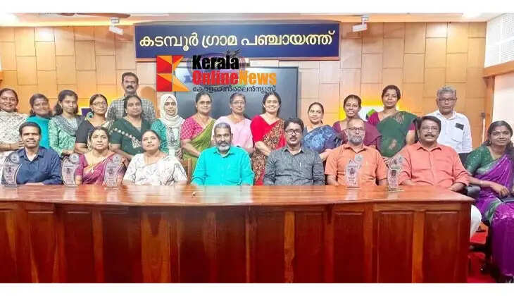 Kadambur Grama Panchayat gave farewell to teachers who retired from service