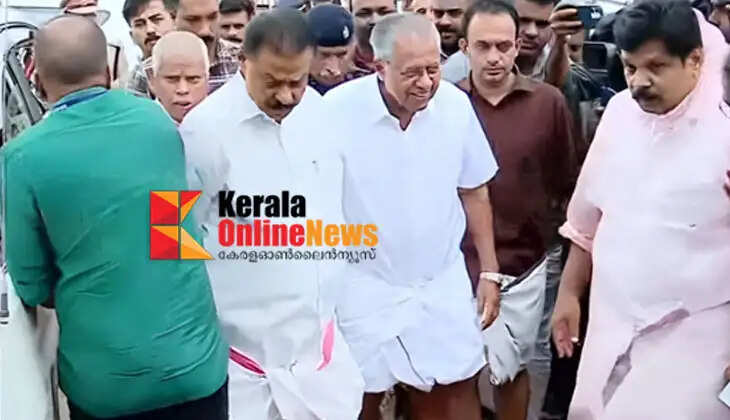 Opposition leader Pinarayi Vijayan visits Kalladi disaster area in Wayanad