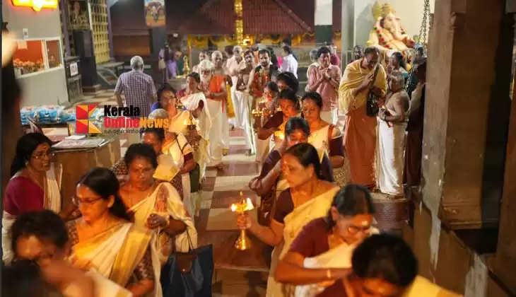 Akhila Bharata Shrimad Bhagavatamrita Satram was lit up in Malliyur. Kumari Ganga Sasidharan is a violin wonder at the Jayanthi music festival.