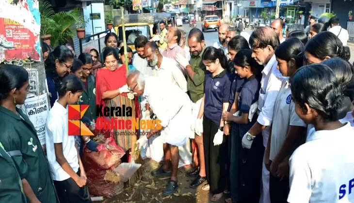 'Suchitva Sundara Chala' mega cleaning; Kannur Chala Town cleaned under the leadership of Minister Ramachandran Kadannappally