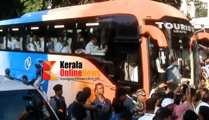 Opposition holds strong protest for second day demanding Gyanesh Kumar's resignation