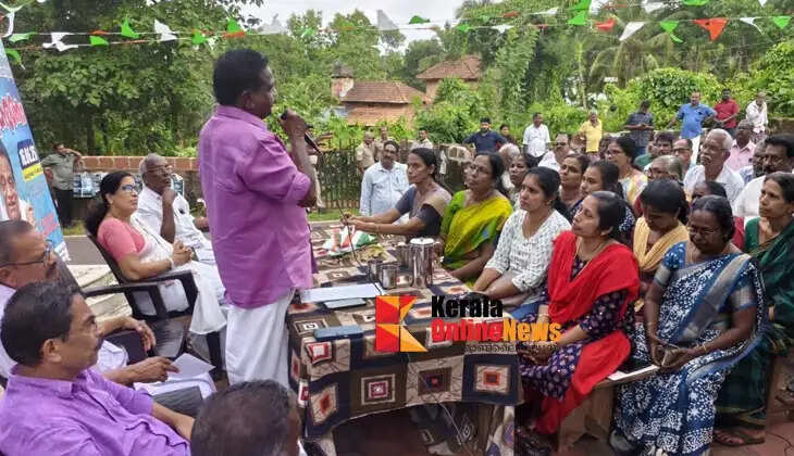 T. K. Govindan Master welcomed the MLA at Thaliparambil.