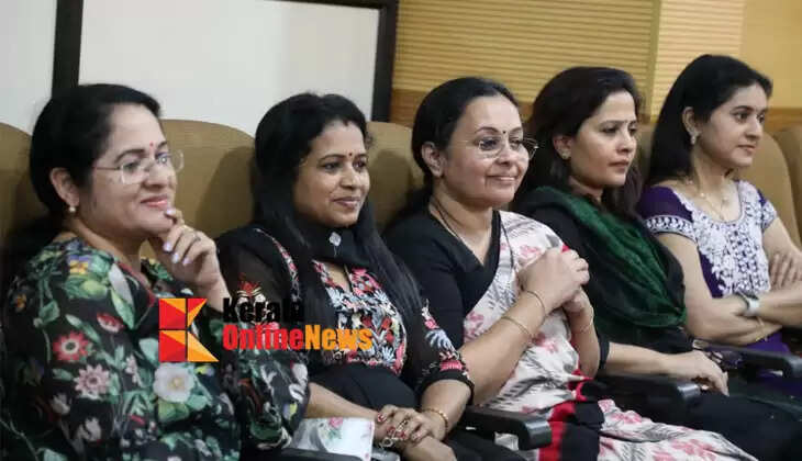 They reunited after years at the Kalotsava stage: Minister Veena George and friends shared old experiences.