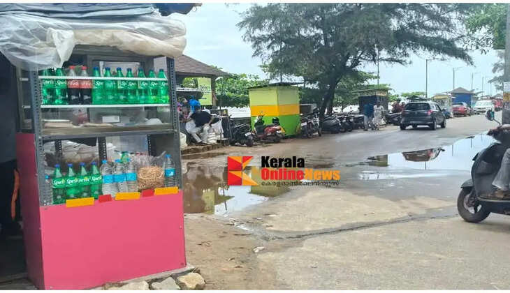 complaint alleging worms in food purchased from a stall at Payyambalam beach Kannur. - Kannur Corporation Health Department issued a notice