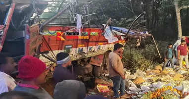 Vegetable lorry overturns accident in Karnataka; 9 dead, 16 injured