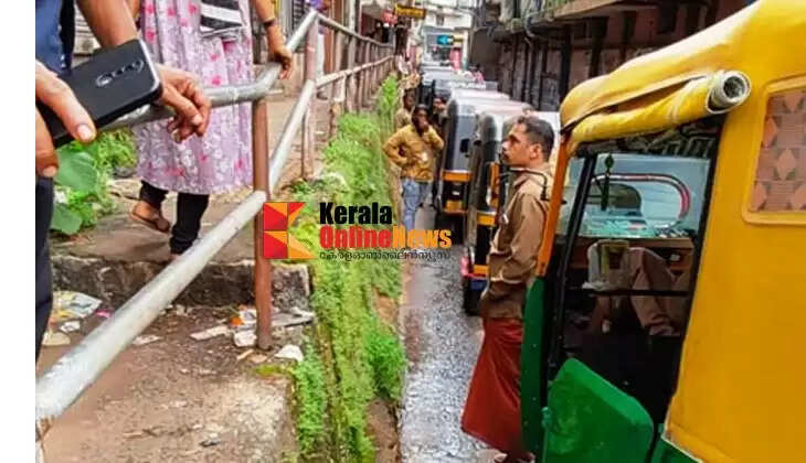 Sewage is being released: Auto workers in Taliparamba are in distress