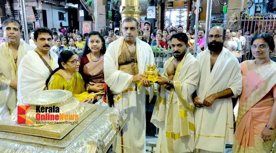A-new-golden-pot-was-presented-to-offer-Palpayasam-to-Guruvayoorappan.jpg
