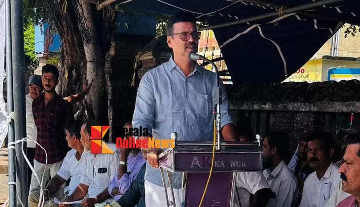 Government should intervene to control price hike: Chicken traders hold protest march and sit-in at Collectorate