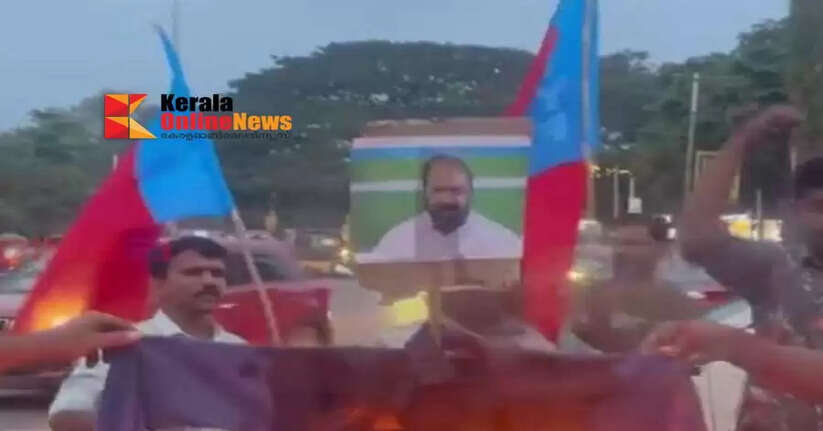 CPI youth wing burns effigy of Education Minister in Kannur