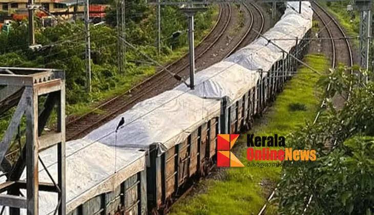 Another selfie accident; 18-year-old boy shocked after taking selfie on top of stopped train