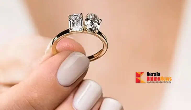 You can wear the wedding ring by cutting off only the middle part
