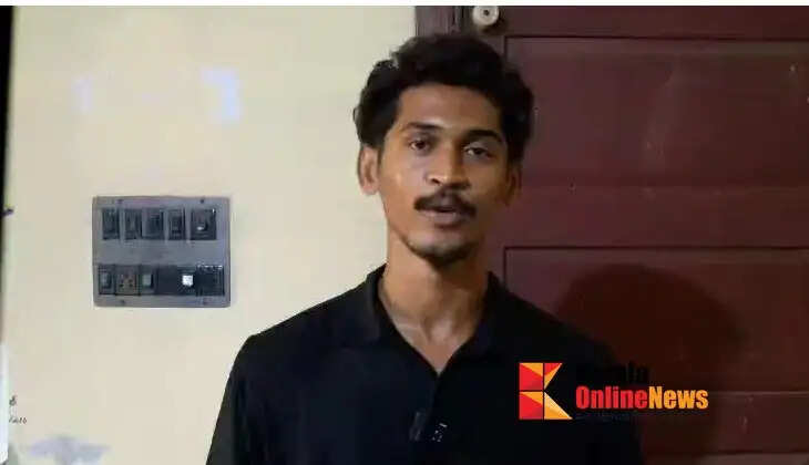 Village officer's face covered in slashes; Shyamjith's scribble art was a surprise at the farewell ceremony in Pariyaram