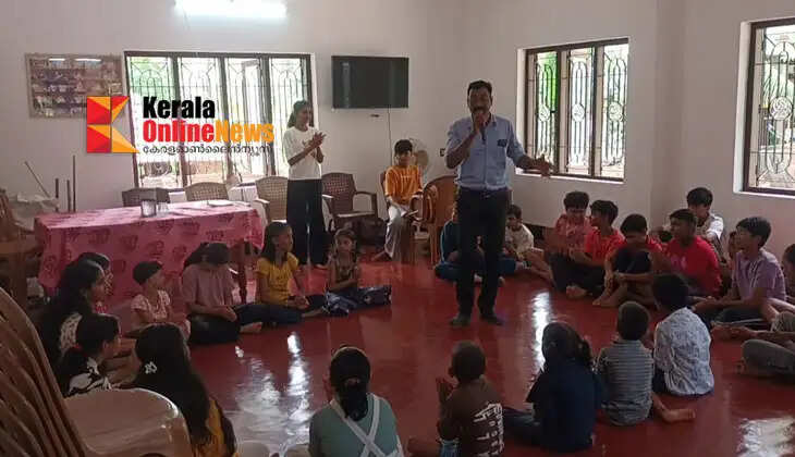 A reading session was organized under the leadership of Taliparamba Keezhattoor Public Library & Reading Room.