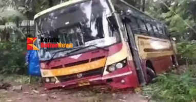 KSRTC bus loses control in Punnoli, plunges into water