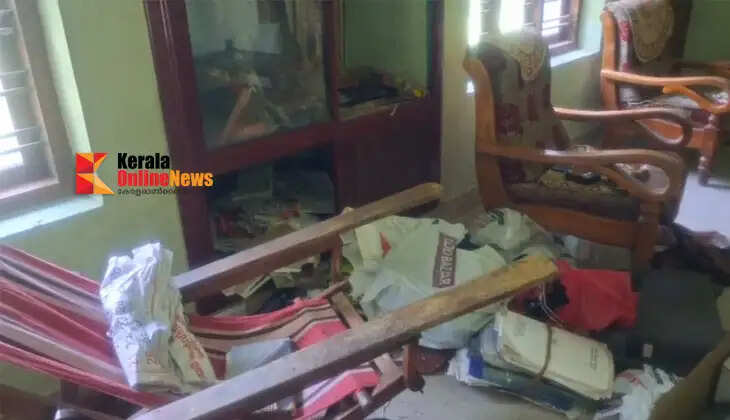 Massive theft after breaking open locked house in Thiruvalla; Items worth lakhs including gold ornaments stolen