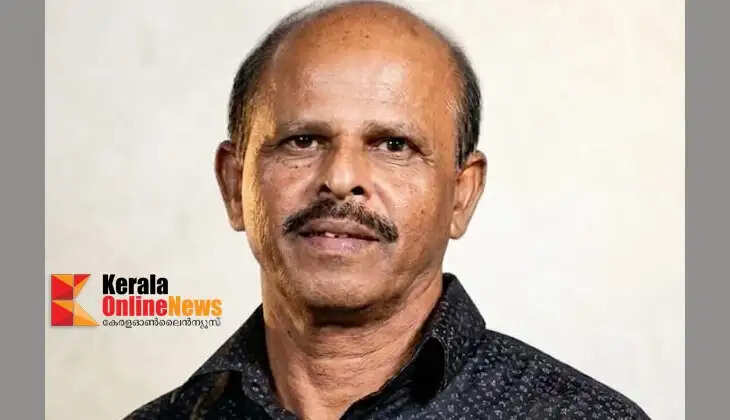 A householder from Kuttiyattur in Mayyil died after falling from a wall in a garden.