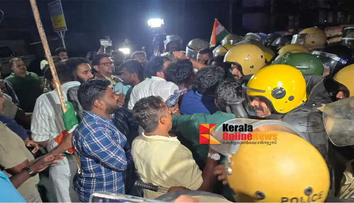 Stones pelted at Kannur DCC office Congress workers stage protest in the city