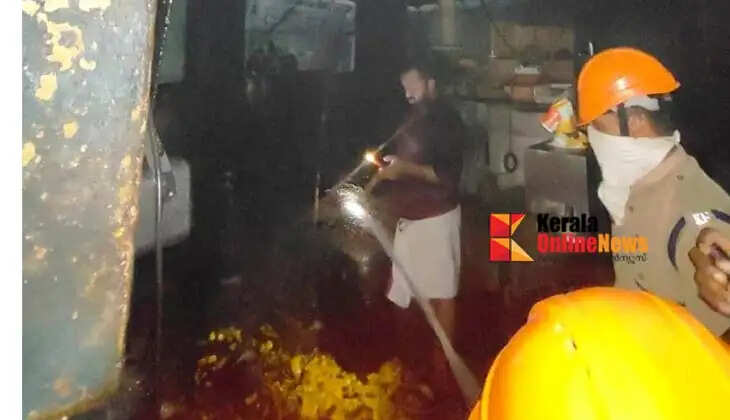 Fire at a chips manufacturing unit in Taliparamba: Merchant's timely intervention averts major disaster.