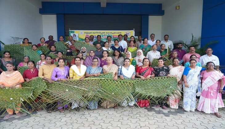 Kannur Dussehra: Palm-leaf weaving competition held.