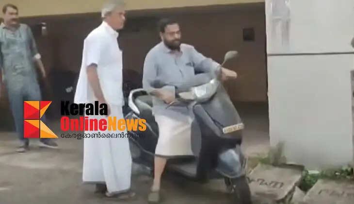 Youth Congress files complaint against Kadakampally for meeting Chennithala without helmet; says it sends wrong message