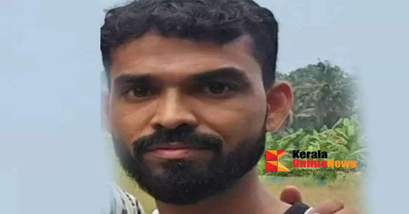 A young man from Kadur died after his bike crashed into a wall in Kannur