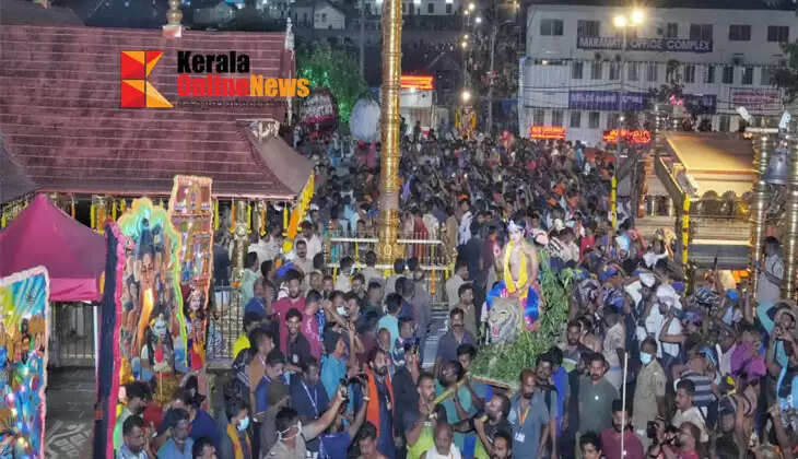 Sannidhanam in a festive mood; Karpurazhi procession is a feast for the eyes