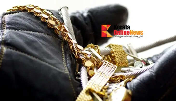 Thief repents; returns stolen 10 rupees and Rs 90,000 to owner